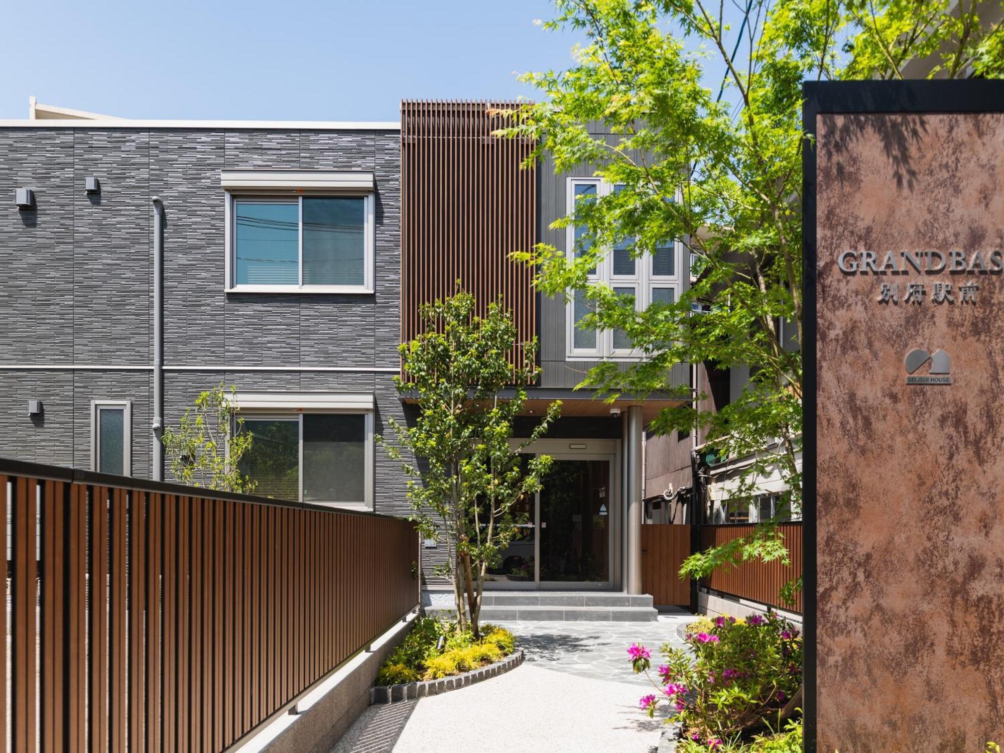 Grand Base Beppu Ekimae Exterior foto